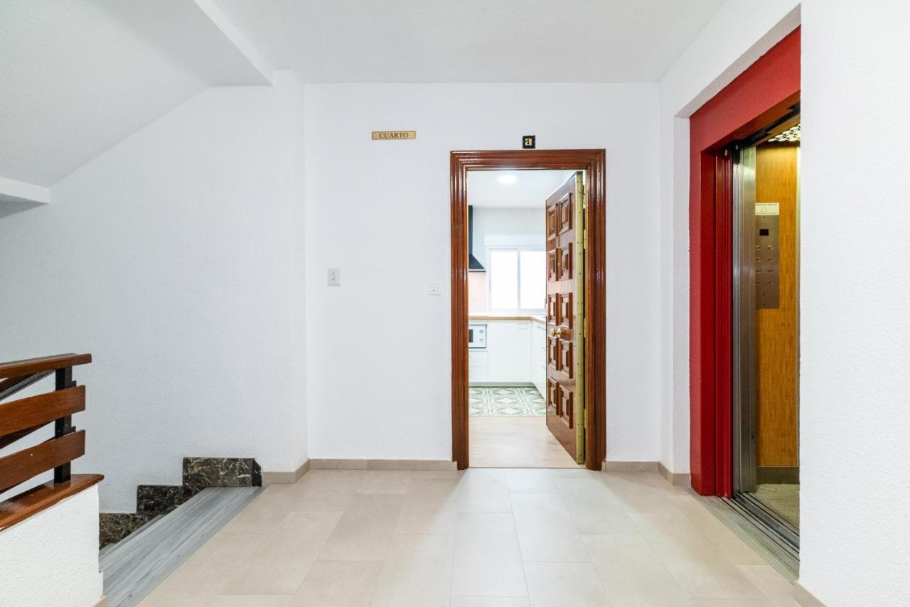 Modern Plaza De Toros Apartment With Free Parking Granada Exteriör bild